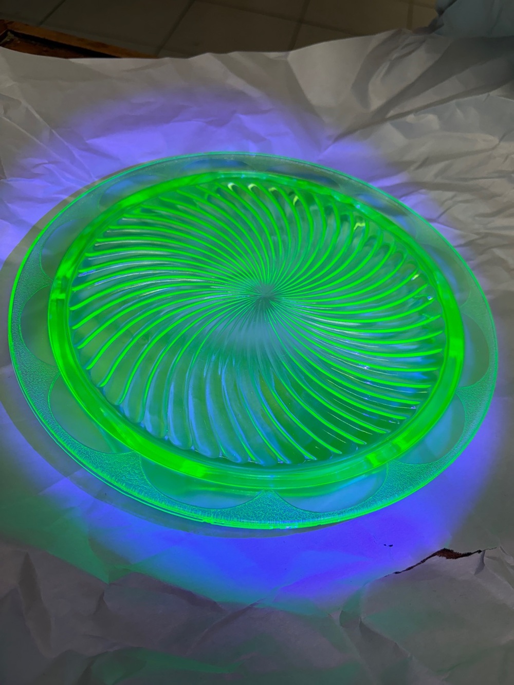 Anchor Hocking Swirl Uranium Glass Cake Plate 10 inches with Tripod Feet